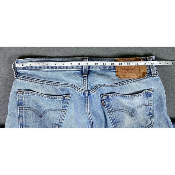 Vintage Levis 501 Jeans Mens 36x32 Blue Light Wash Button Fly made in USA - Picture 12 of 16